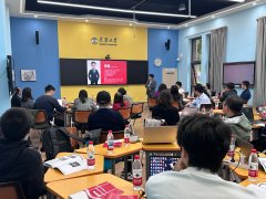 <b>以及借帮AI多模态手艺丰硕讲授评估设想</b> 